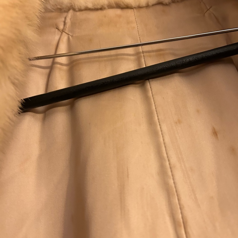 Elegant Beige Fur Coat - Picture 4 of 11
